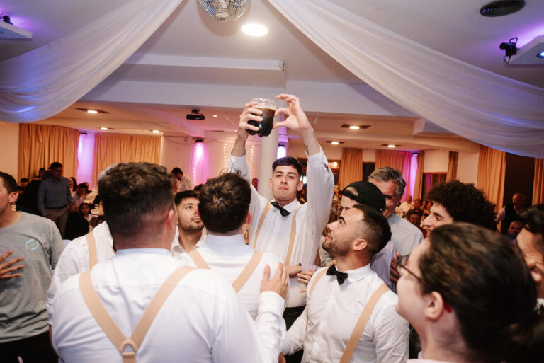 Boda en Bariloche, fiesta