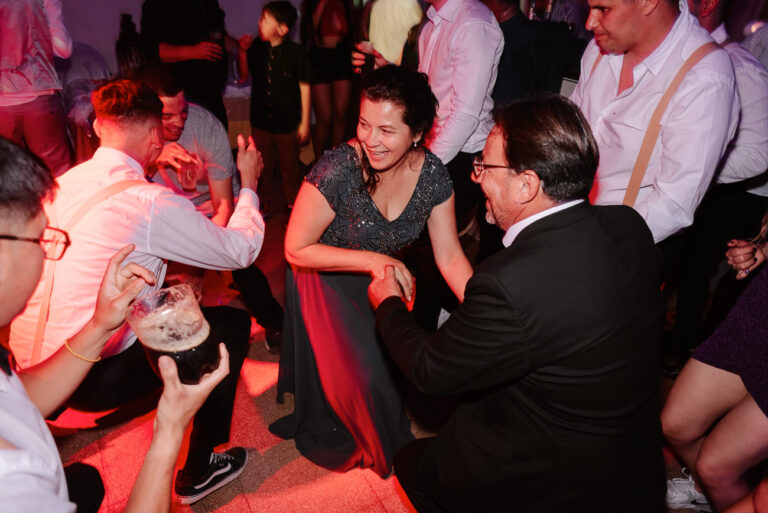 Boda en Bariloche, fiesta